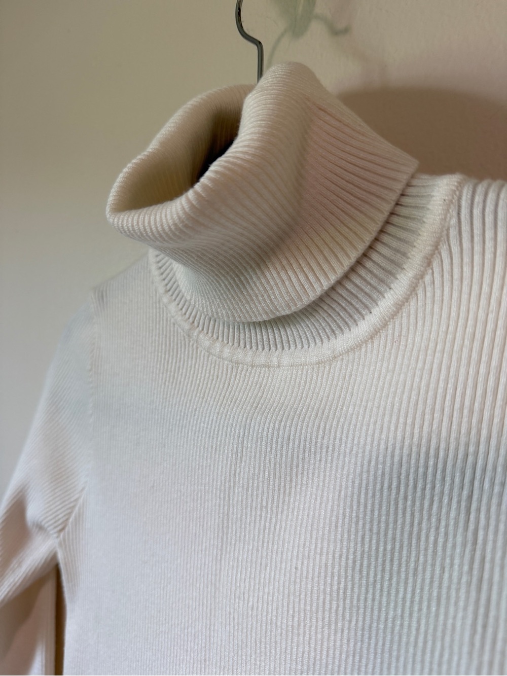 Tuckernuck Winter White Arlo Ribbed Turtleneck size small chic classic - Picture 5 of 8